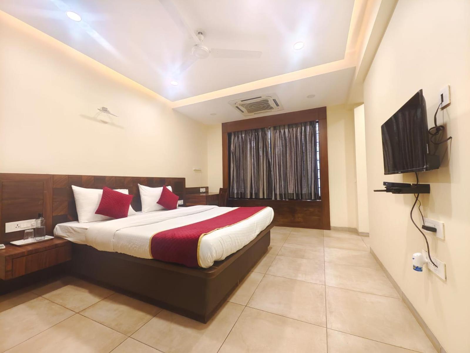 Sun Solitaire Pune Exterior photo