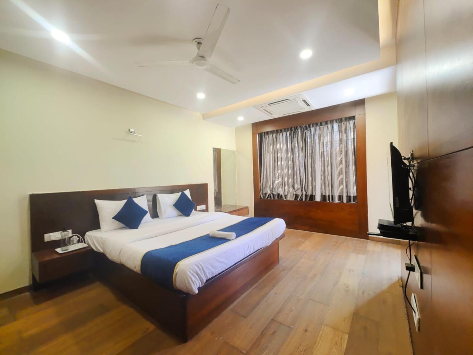 Sun Solitaire Pune Exterior photo